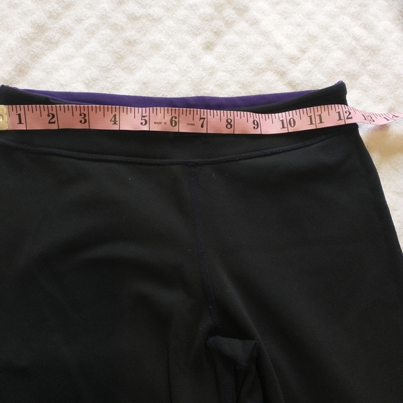 Lululemon capris size 4.   H - Picture 8 of 9